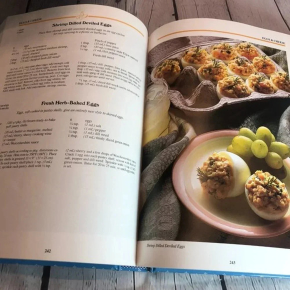 Vintage 1989 Land o Lakes TREASURY OF COUNTRY RECIPES cookbook - Picture 8 of 9